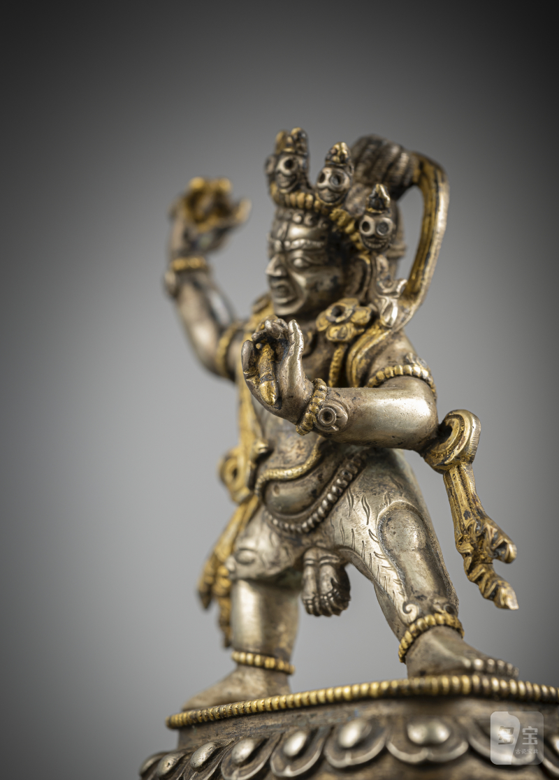 A parcel-gilt lilver figure of Vajrapani - 图3